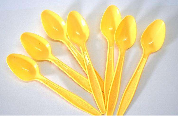 朗格注塑机生产玉米勺