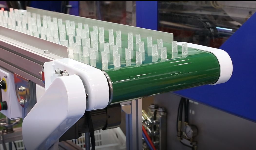 安腾55T注塑机演示口红管